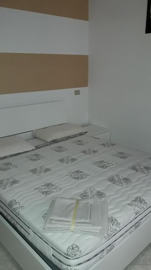 Marilyn House Apartment Desenzano del Garda Exterior foto